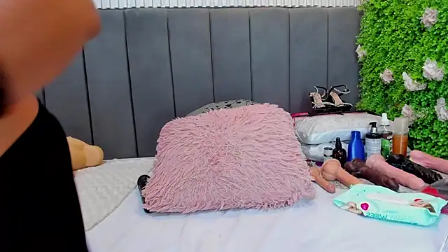 Snapshot of Michelle_busty chatting on November 29, 2025, 4:45 am Michelle busty online show from November 29, 2025, 4:45 am