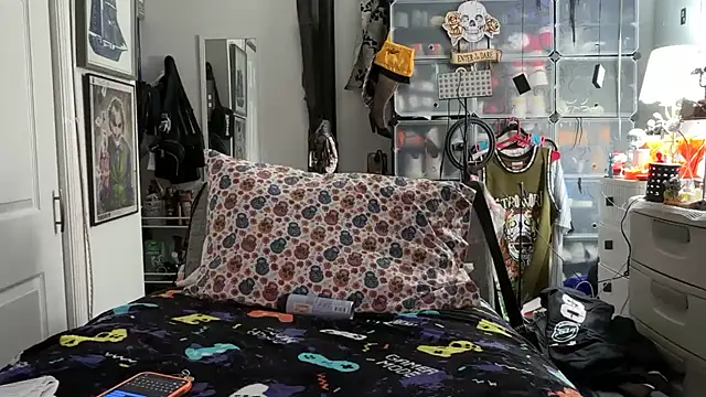 joeytatts66 online show from October 8, 2025, 1:18 am