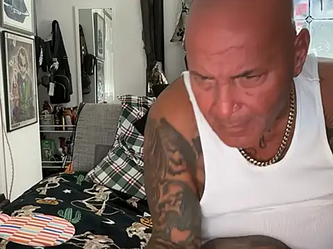 joeytatts66 online show from October 27, 2025, 3:07 am