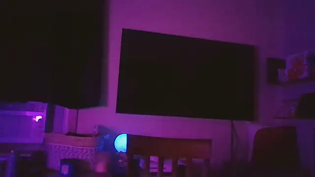 Snapshot of _CumSeeV_ chatting on November 7, 2025, 4:28 am CumSeeV online show from November 7, 2025, 4:28 am