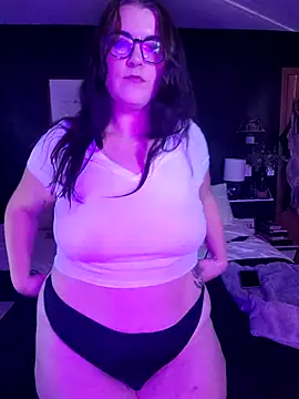 Snapshot of _CumSeeV_ chatting on October 7, 2025, 8:21 pm CumSeeV online show from October 7, 2025, 8:21 pm