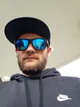 Spunwhiteboy1992 online show from March 21, 2026, 1:48 pm