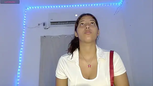 Snapshot of evaluna_horny_ chatting on June 9, 2026, 6:09 pm evaluna horny online show from June 9, 2026, 6:09 pm
