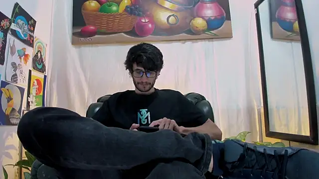 Snapshot of Loggan_donnelly chatting on April 23, 2026, 11:17 pm Loggan donnelly online show from April 23, 2026, 11:17 pm