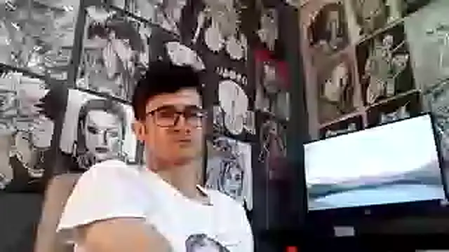 Snapshot of Loggan_donnelly chatting on December 5, 2025, 6:17 pm Loggan donnelly online show from December 5, 2025, 6:17 pm