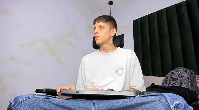 Snapshot of Adam_hard_ chatting on February 26, 2025, 8:15 pm Adam hard  online show from February 26, 2025, 8:15 pm