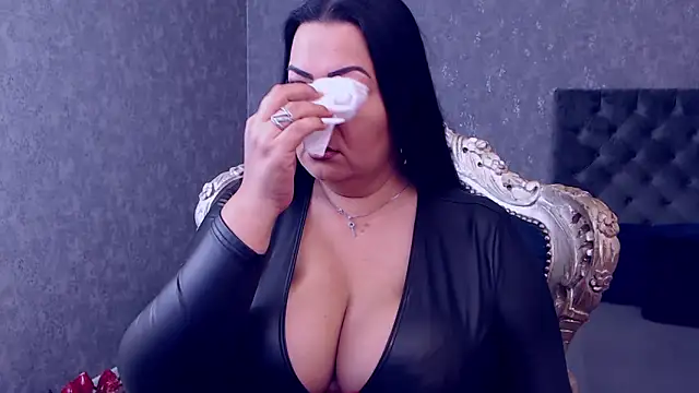 Snapshot of LindaBrairs chatting on November 13, 2025, 6:28 am LindaBrairs online show from November 13, 2025, 6:28 am