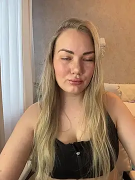 Snapshot of LianaCruz__ chatting on December 15, 2025, 7:25 am LianaCruz online show from December 15, 2025, 7:25 am