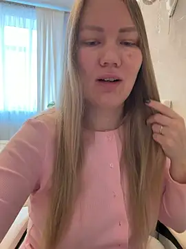 Snapshot of LianaCruz__ chatting on April 10, 2026, 4:41 am LianaCruz online show from April 10, 2026, 4:41 am