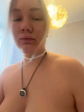 Snapshot of LianaCruz__ chatting on January 16, 2026, 6:28 am LianaCruz online show from January 16, 2026, 6:28 am