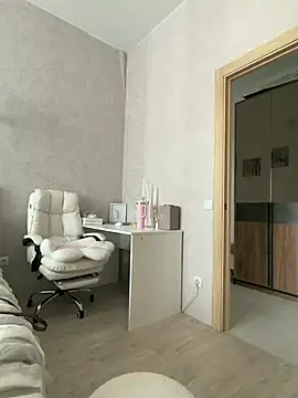 Snapshot of LianaCruz__ chatting on April 14, 2026, 5:01 am LianaCruz online show from April 14, 2026, 5:01 am