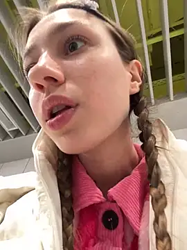 Lia  Love online show from January 30, 2025, 12:06 pm