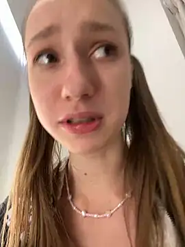 Lia  Love online show from March 21, 2025, 3:13 pm