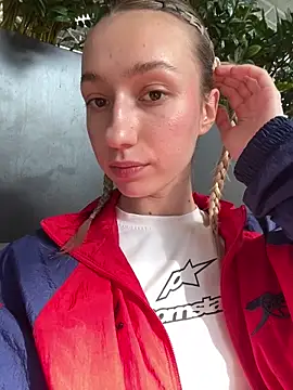 Lia  Love online show from September 9, 2025, 12:14 pm