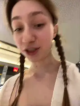 Lia  Love online show from February 11, 2025, 3:18 pm