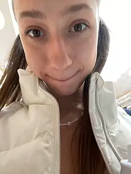 Lia  Love online show from March 15, 2025, 8:15 am