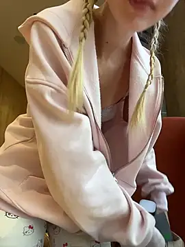 Lia  Love online show from October 28, 2025, 12:15 pm