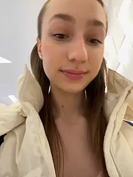 Lia  Love online show from February 8, 2025, 12:39 pm