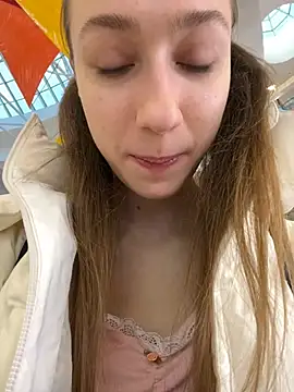 Lia  Love online show from January 28, 2025, 9:08 am