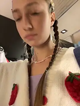 Lia  Love online show from March 17, 2025, 12:14 pm