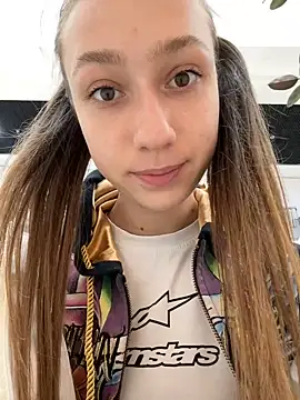 Lia  Love online show from March 18, 2025, 1:12 pm