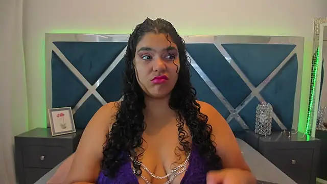 Snapshot of Tiffanymiller00 chatting on April 30, 2026, 2:13 pm Tiffanymiller00 online show from April 30, 2026, 2:13 pm