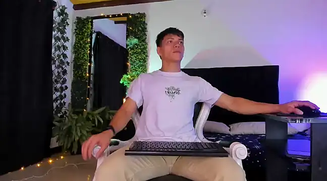 Valentino  X online show from March 10, 2025, 11:45 am