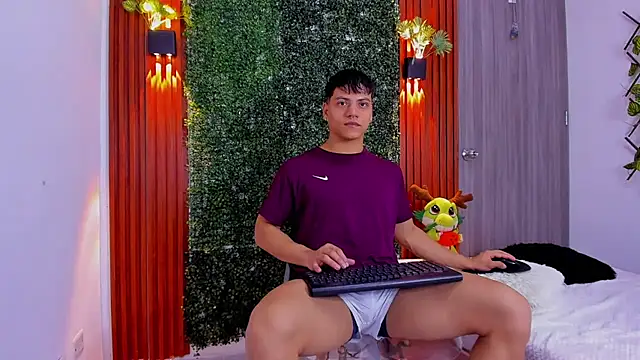 Valentino  X online show from September 20, 2025, 2:11 pm