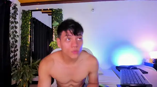 Valentino  X online show from March 5, 2025, 3:18 pm