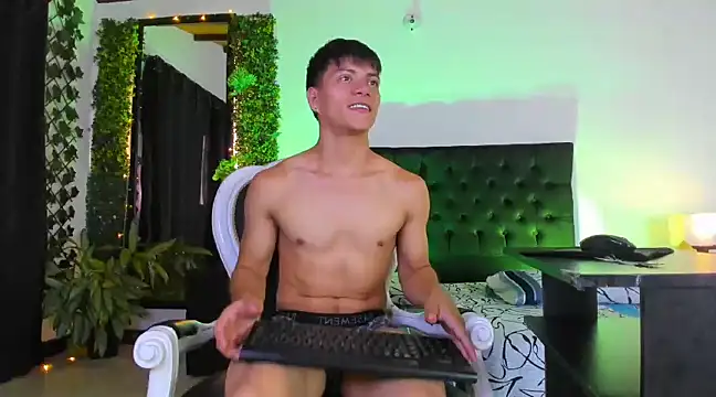 Valentino  X online show from March 12, 2025, 3:29 pm