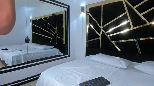 Chloee evaans online show from December 5, 2024, 4:06 pm