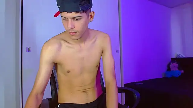 LiamGadiell online show from January 7, 2025, 1:35 pm