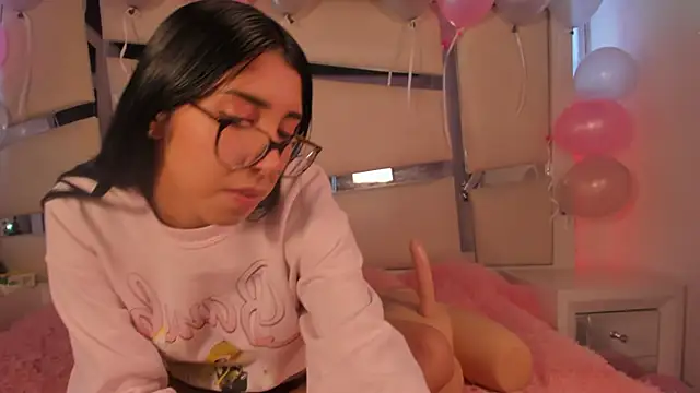 Snapshot of Mis__lola chatting on October 14, 2025, 9:04 pm Mis lola online show from October 14, 2025, 9:04 pm