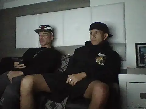 Snapshot of oiram27 chatting on December 1, 2025, 1:34 pm oiram27 online show from December 1, 2025, 1:34 pm