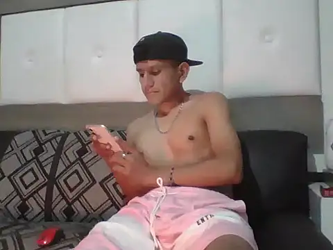 Snapshot of oiram27 chatting on November 27, 2025, 9:21 am oiram27 online show from November 27, 2025, 9:21 am