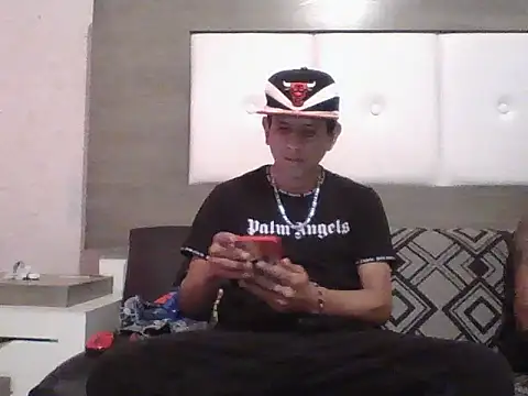 Snapshot of oiram27 chatting on November 3, 2025, 9:40 pm oiram27 online show from November 3, 2025, 9:40 pm