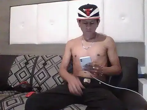 Snapshot of oiram27 chatting on November 4, 2025, 9:18 pm oiram27 online show from November 4, 2025, 9:18 pm