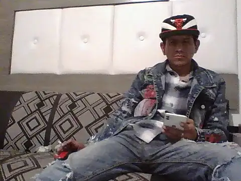 Snapshot of oiram27 chatting on November 6, 2025, 4:11 pm oiram27 online show from November 6, 2025, 4:11 pm