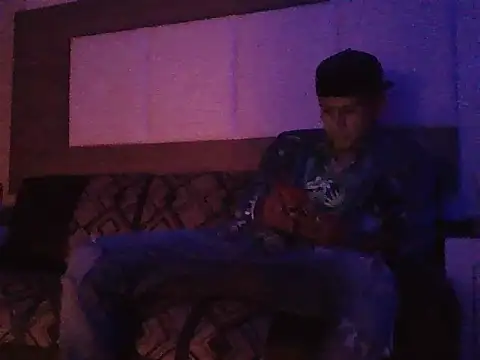 Snapshot of oiram27 chatting on November 30, 2025, 1:39 am oiram27 online show from November 30, 2025, 1:39 am