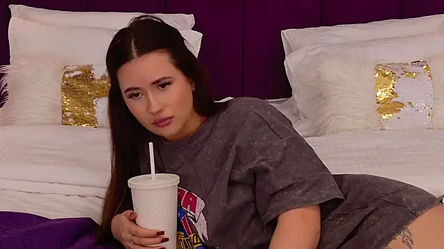 Snapshot of milaleoneli chatting on March 17, 2025, 6:32 pm milaleoneli online show from March 17, 2025, 6:32 pm