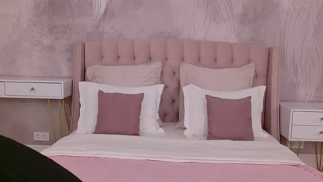 milaleoneli online show from February 22, 2026, 3:02 pm