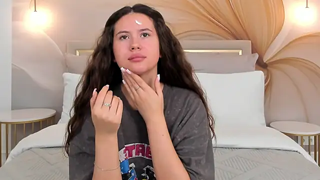 Snapshot of milaleoneli chatting on September 11, 2025, 3:01 pm milaleoneli online show from September 11, 2025, 3:01 pm