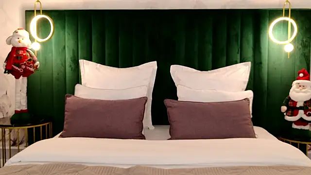 Snapshot of milaleoneli chatting on December 2, 2025, 3:03 pm milaleoneli online show from December 2, 2025, 3:03 pm