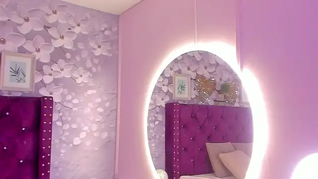 Snapshot of mia_greeco chatting on December 10, 2024, 6:06 pm mia greeco online show from December 10, 2024, 6:06 pm