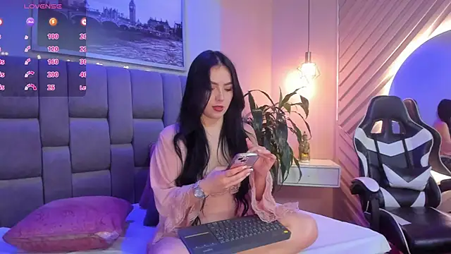 Snapshot of mia_greeco chatting on December 19, 2024, 1:40 pm mia greeco online show from December 19, 2024, 1:40 pm