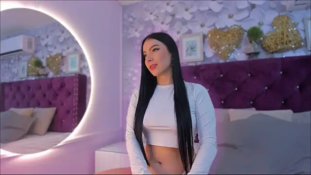 Snapshot of mia_greeco chatting on December 4, 2024, 11:57 am mia greeco online show from December 4, 2024, 11:57 am