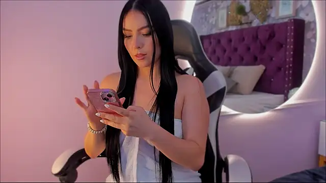 Snapshot of mia_greeco chatting on December 4, 2024, 6:11 pm mia greeco online show from December 4, 2024, 6:11 pm