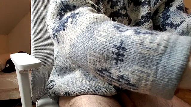 Snapshot of SteveStiffbone chatting on September 15, 2025, 12:27 pm SteveStiffbone online show from September 15, 2025, 12:27 pm