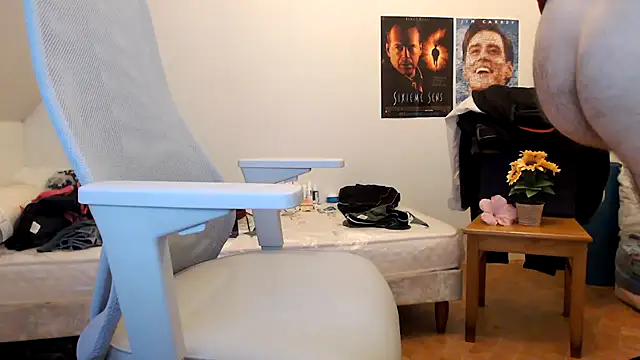 Snapshot of SteveStiffbone chatting on September 9, 2025, 6:17 pm SteveStiffbone online show from September 9, 2025, 6:17 pm