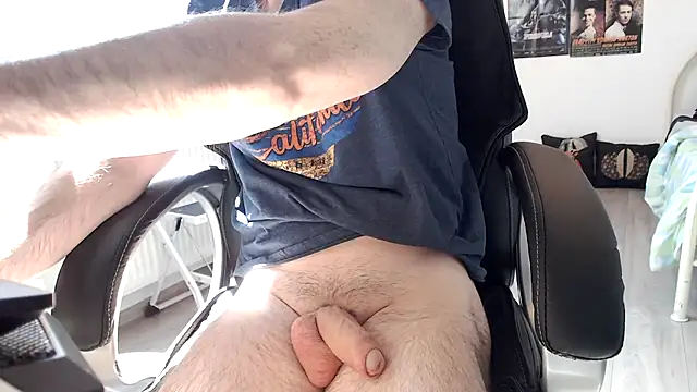 Snapshot of SteveStiffbone chatting on March 18, 2025, 11:55 am SteveStiffbone online show from March 18, 2025, 11:55 am